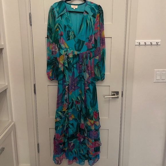 Palm Royale Perfection Rococo Sand Deep V Maxi Dress XS Worn Once - Picture 7 of 8